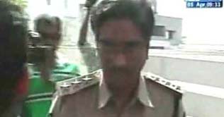 Indian police impounds Shoaib's passport, cell